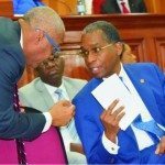 Le Premier ministre, Jack Guy Lafontant et le Ministre des Affaires Etrangeres en tête-à-tête avec le ministre des Affaires étrangères, Antonio Rodrigue.
